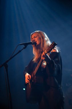Emelie Trahan Amsterdam 'daki Tolhuistuin Paradiso' da. Hollanda 30-11-2024