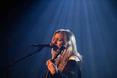 Emelie Trahan Amsterdam 'daki Tolhuistuin Paradiso' da. Hollanda 30-11-2024