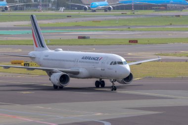 Schiphol Havaalanı 'ndaki Air France uçağı Hollanda 29-8-2024