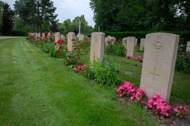 Amsterdam 'daki Nieuwe Horoz Mezarlığı' nda Bağımsız Devletler Savaş Mezarlığı Kapanışı 2019