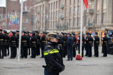 Hollanda Kraliyet Ailesi 'nin Amsterdam' a yaptığı ziyarette Portekiz Başkanı polis iş başında. Hollanda 10-12-2024