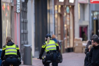 Amsterdam 'da Bisikletli Polis Kadınlar 10-12-2024