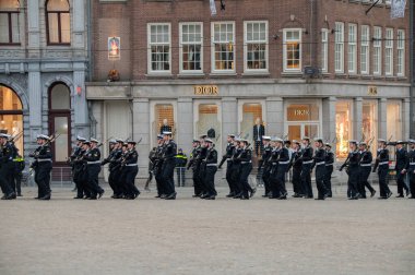 Amsterdam 'da Birçok Asker Baraja Yürüyor Hollanda 10-12-2024