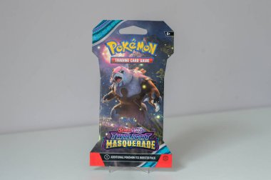 Amsterdam 'da Pokemon Paketi Alacakaranlık Maskeli Balosu Hollanda 11-12-2024