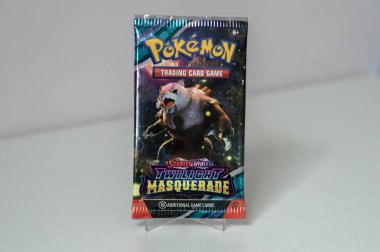 Amsterdam 'da Pokemon Paketi Alacakaranlık Maskeli Balosu Hollanda 11-12-2024