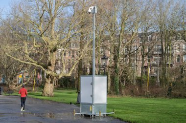 Amsterdam 'daki Oosterpark Parkı' ndaki güvenlik kamerası Hollanda 23-12-2024
