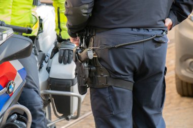Amsterdam 'da Polis Silahını Kapat Hollanda 13-1-2025