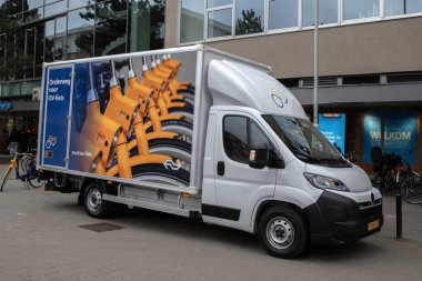NS OV-Fiets Şirketi Kamyonu Amsterdam 'da Hollanda 7-2-2025