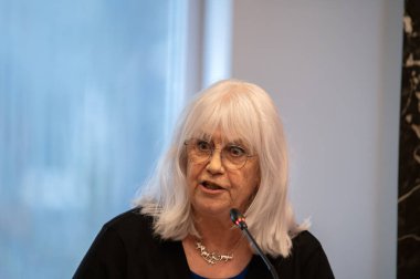 Anma Günü 'nde Conny Braam Amsterdam' daki Raadszaal 'da şubat grevinde. Hollanda 25-2-2025