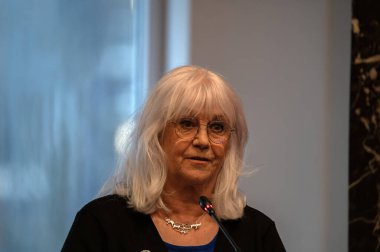 Anma Günü 'nde Conny Braam Amsterdam' daki Raadszaal 'da şubat grevinde. Hollanda 25-2-2025