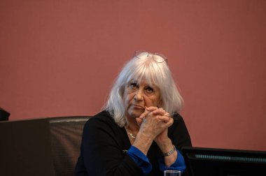 Anma Günü 'nde Conny Braam Amsterdam' daki Raadszaal 'da şubat grevinde. Hollanda 25-2-2025
