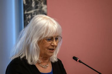Anma Günü 'nde Conny Braam Amsterdam' daki Raadszaal 'da şubat grevinde. Hollanda 25-2-2025