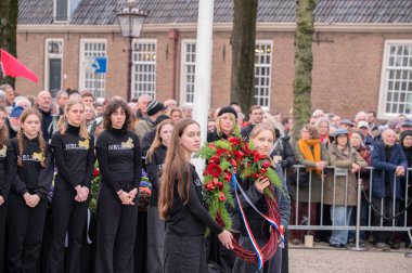 Amsterdam 'daki Dünya Anma Günü' nde Dokwerker Heykeli 'nde Şubat ayı grevi 25-5-2025