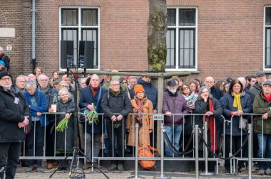 Amsterdam 'daki Dünya Anma Günü' nde Dokwerker Heykeli 'nde Şubat ayı grevi 25-5-2025