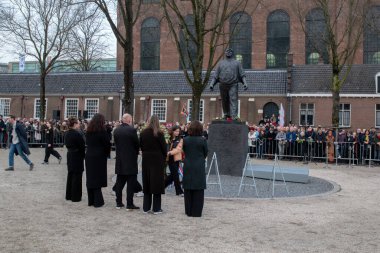 Amsterdam 'daki Dünya Anma Günü' nde Dokwerker Heykeli 'nde Şubat ayı grevi 25-5-2025