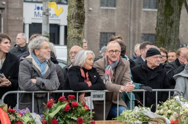 Amsterdam 'daki Dünya Anma Günü' nde Dokwerker Heykeli 'nde Şubat ayı grevi 25-5-2025