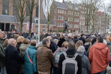 Amsterdam 'daki Dünya Anma Günü' nde Dokwerker Heykeli 'nde Şubat ayı grevi 25-5-2025