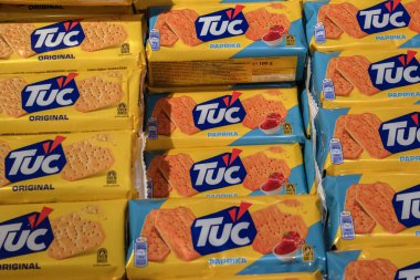 Amsterdam 'daki Tuc Crackers Paketlerini Kapat Hollanda 25-2-2025