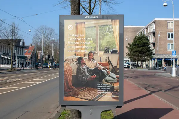 Amsterdam 'daki Gençler İçin Billboard Instagram Hesabı 10-3-2025