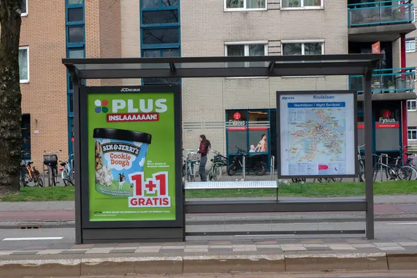 Amsterdam 'da Billboard Plus Süpermarketli Tramstop Kruislaan 26-3-2025