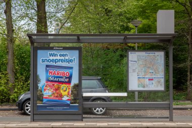 Billboard Haribo Stermix Şeker Amsterdam 'da Hogeweg durağında 17-4-2025