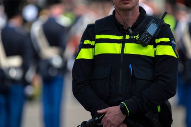 Amsterdam 'daki Polis Ceketini Kapat Hollanda 15-4-2025