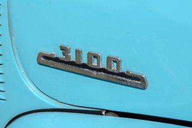 Chevrolet 3100 Mavi Araba Amsterdam 'da Hollanda 1-5-2025