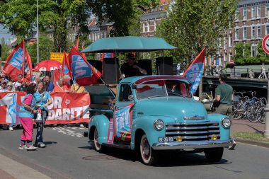 Chevrolet 3100 Mavi Araba Amsterdam 'da Hollanda 1-5-2025