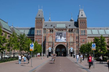 Amsterdam 'daki Rijksmuseum Müzesi ile Müze Meydanı' nda Hollanda 1-5-2025