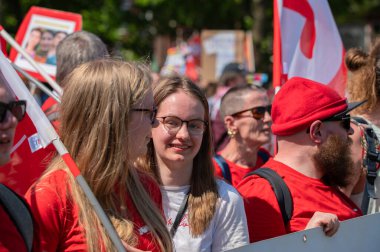 FNV 1 Mayıs Gösterisinde Protestocu Amsterdam 'da 1-5-2025