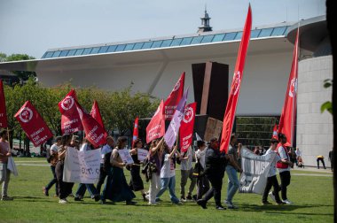 1 Mayıs 'ta Amsterdam' da Bayraklı Protestocular 1-5-2025