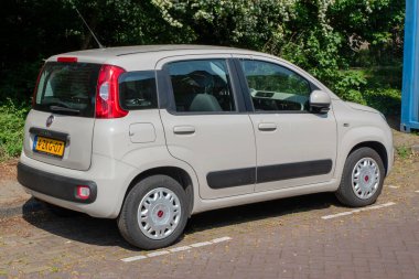 Amsterdam 'daki Bej Fiat Panda Arabası Hollanda 3-5-2025
