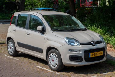 Amsterdam 'daki Bej Fiat Panda Arabası Hollanda 3-5-2025