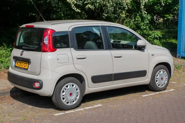 Amsterdam 'daki Bej Fiat Panda Arabası Hollanda 3-5-2025