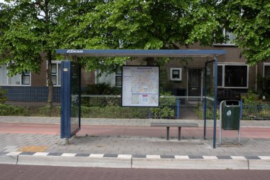Otobüs Durağı Plataanstraat Caddesi Duivendrecht, Hollanda 4-5-2025