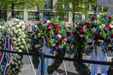 5 Mayıs 'ta Amsterdam' daki Ölü Heykelin Hatırası 5-5-2025