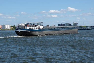 İç Kargo gemisi Farsum Amsterdam 'da Hollanda 5-5-2025