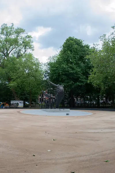 Amsterdam 'daki Keti Koti Festivali' ndeki Ulusal Kölelik Anıtı 23-5-2025