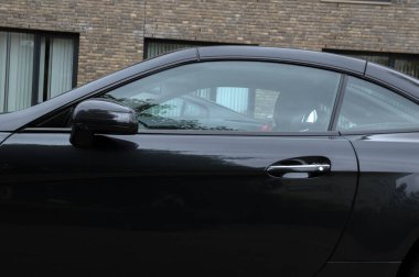 Siyah bir Mercedes-Benz SL 350 Amsterdam 'da Hollanda 16-7-2019