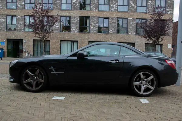 Siyah bir Mercedes-Benz SL 350 Amsterdam 'da Hollanda 16-7-2019