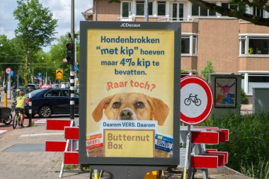 Amsterdam 'daki Billboard Butternut Kutusu Hollanda 2-6-2025