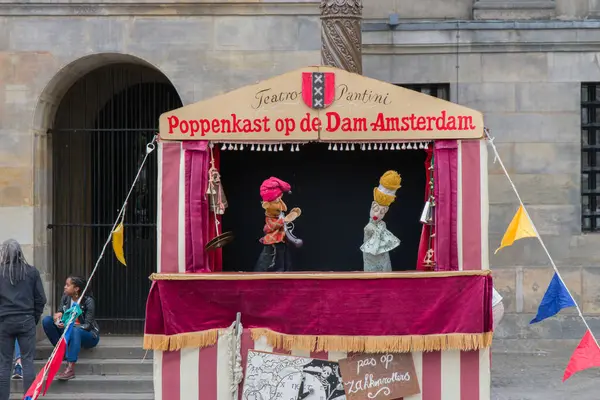 Amsterdam 'daki Poppenkast Op De Dam Kukla Tiyatrosu Hollanda 1-6-2025