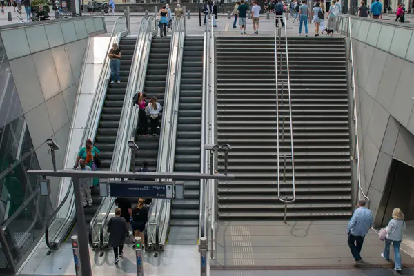 Amsterdam 'daki Rokin Metro İstasyonunun Girişi Hollanda 1-6-2025