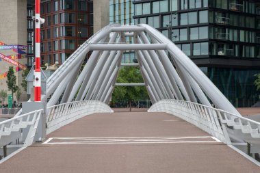 Amsterdam 'daki Bay JJ Van Der Veldebrug Köprüsü Hollanda 5-6-2025