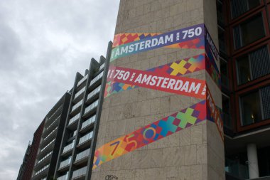 Amsterdam 'daki OBA Oosterdok Kütüphanesinde 750 Yıl Billboard' u 11-4-2022
