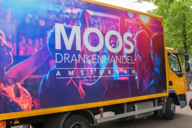 Moos Drankenhandel Şirketi Kamyonu Amsterdam 'da Hollanda 6-6-2025