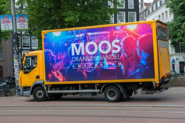 Moos Drankenhandel Şirketi Kamyonu Amsterdam 'da Hollanda 6-6-2025