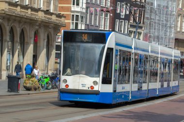 Amsterdam 'daki Rokin Caddesi 14 numaralı tramvay Hollanda 6-6-2025