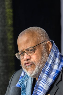 Roy (Kaikusi) Groenberg Amsterdam 'daki Keti Koti Festivali' nin açılışında Hollanda 1-6-2025