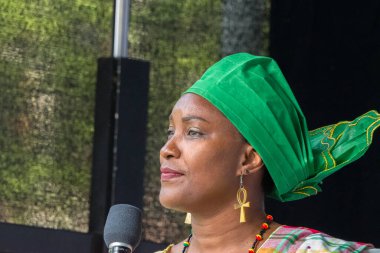 Saskia Meiland Amsterdam Keti Koti Festivali 'nin açılışında Hollanda 1-6-2025